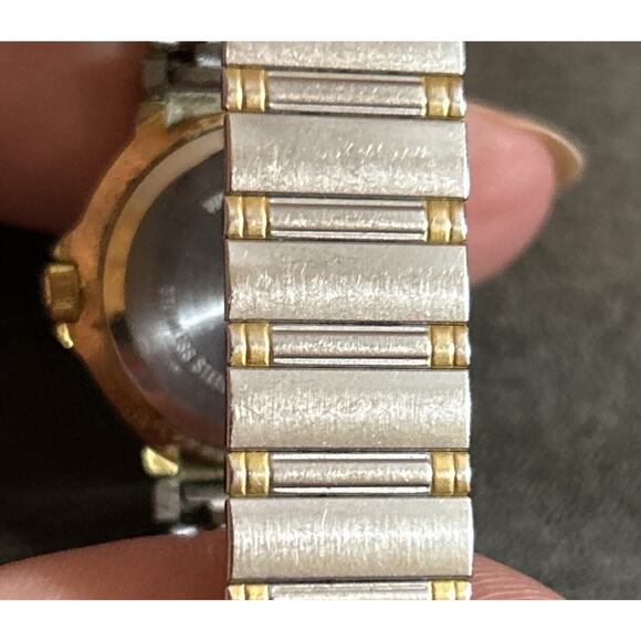 Bill Blass Quartz Ladies Watch Runs Two Tone Needs Battery Untested - Picture 3 of 4